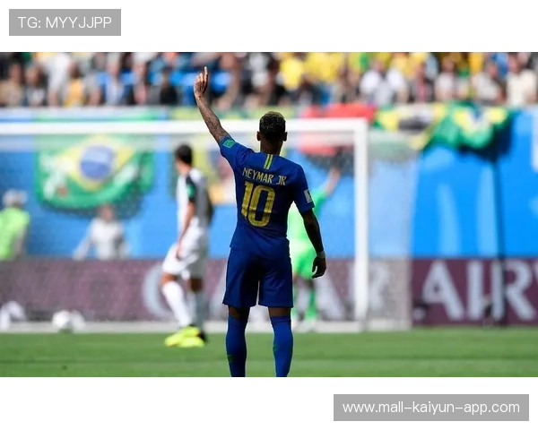 内马尔后点接力破网，巴西前场节节进逼