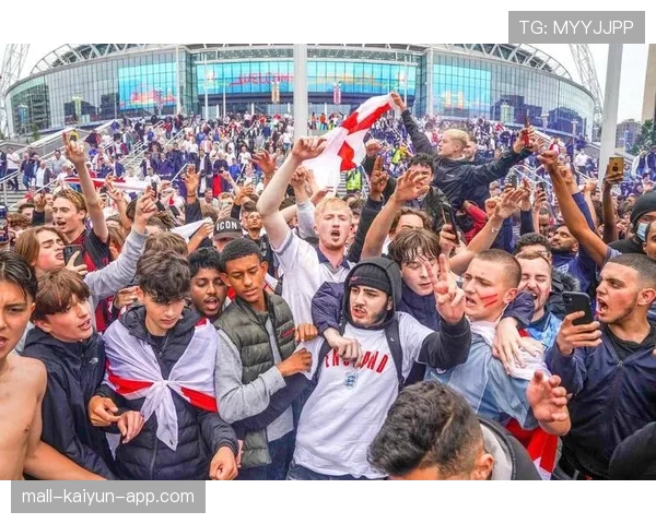 俱乐部官方回应球迷关切，承诺改善观赛体验，俱乐部球服